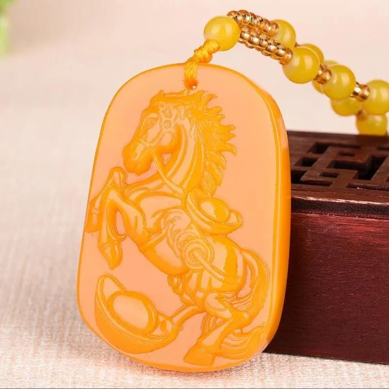 

Natural Yellow Hand Carved Ma Yu Pendant Fashion Boutique Jewelry Men's and Women's Zodiac Horse Necklace Gift Accessories