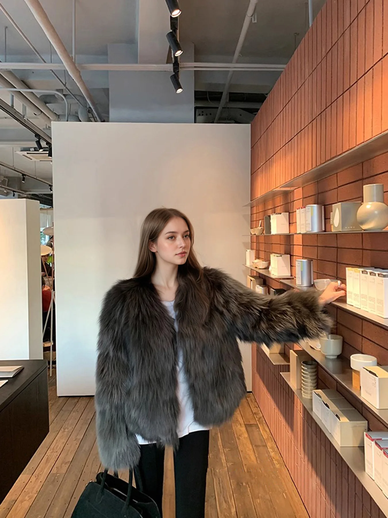 فو الفراء معاطف النساء سترات من الفرو قصيرة الخامس الرقبة طويلة الأكمام المفتوحة غرزة سميكة الدافئة الفراء فضفاضة مكتب سيدة عادية 2025 الخريف الشتاء #6