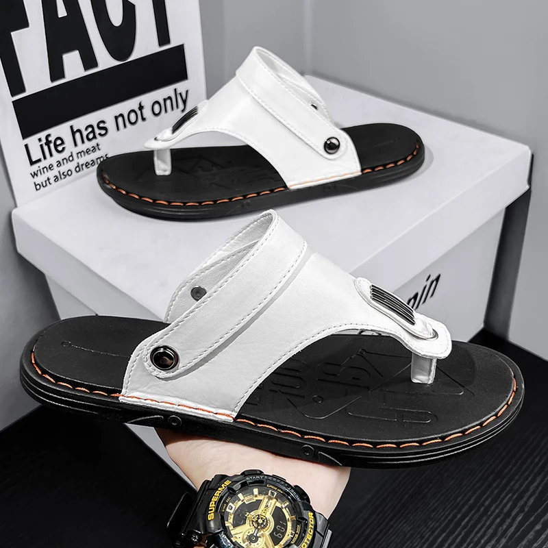 2025 Nuevos zapatos de playa para hombre, sandalias de goma de moda de estilo coreano, sandalias de cuero hechas a mano de verano