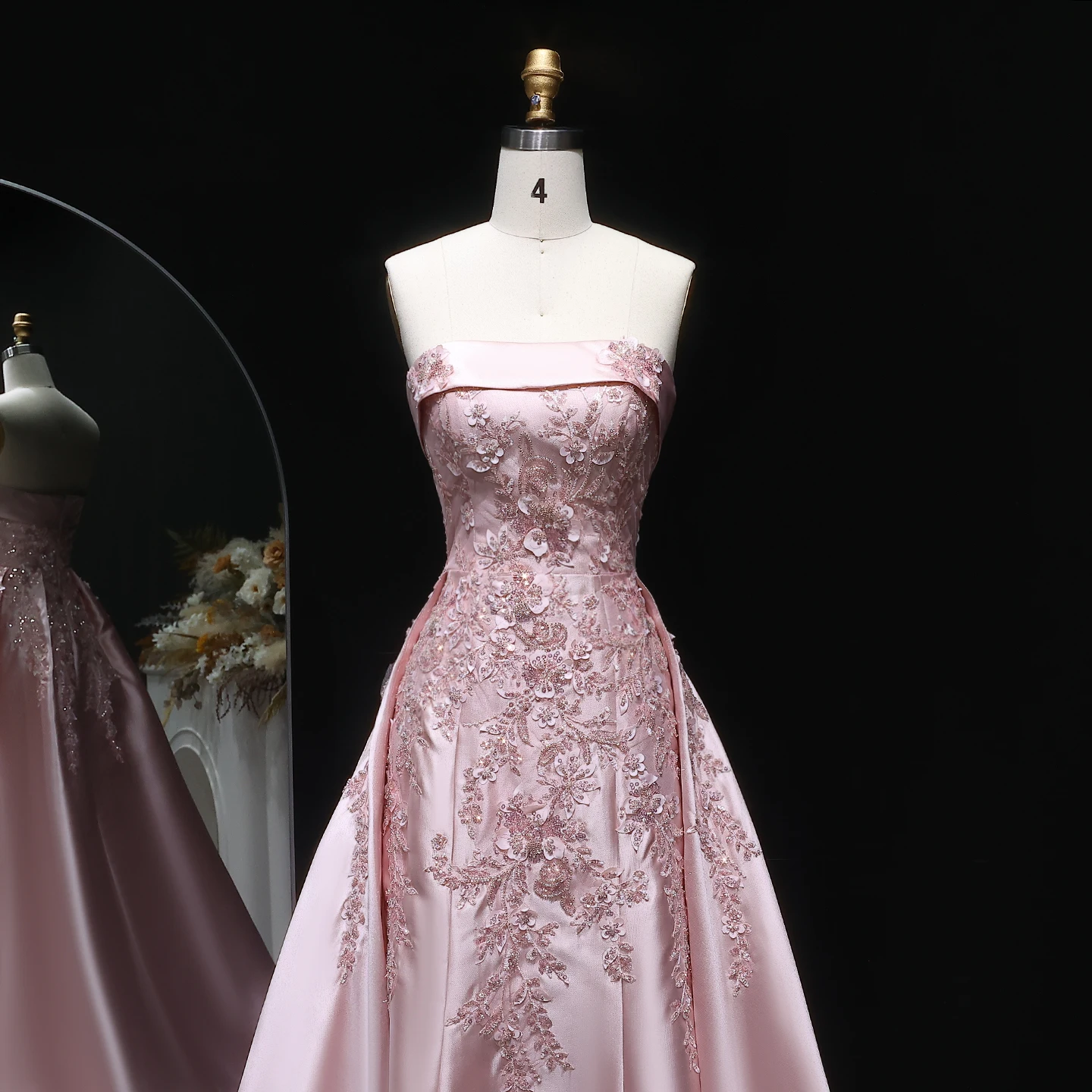 Sharon Said Plus Size Rosa Trägerloses Satin-Abendkleid mit Blumenapplikationen, Rückenfreies Ballkleid, Formelles Partykleid XD067 Maßanfertigung – Detail 9
