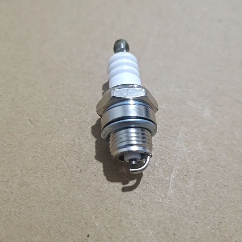 DCS460 DCS500 Spark Plug For Makita DCS460 DCS500 DCS510 DCS5121 DCS5121R DSC51020 DCS51018