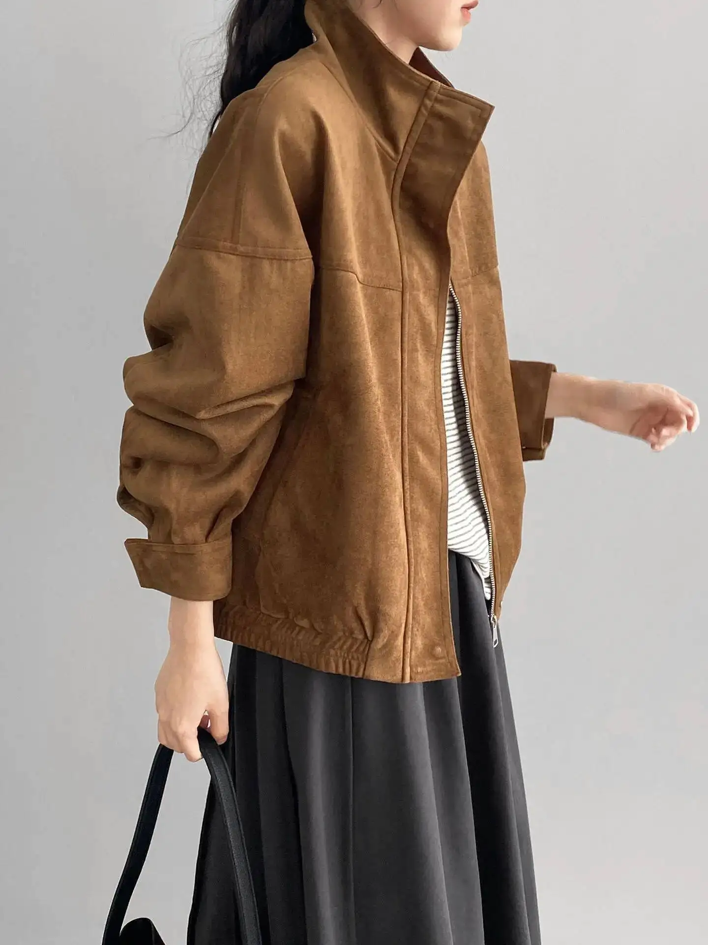 เสื้อแจ็คเก็ตสไตล์เรโทรใหม่ปี 2025 สำหรับผู้หญิง ปกพับได้ สวมใส่สบาย หลากหลายสไตล์ ทรงหลวม ผ้าหนังกลับ