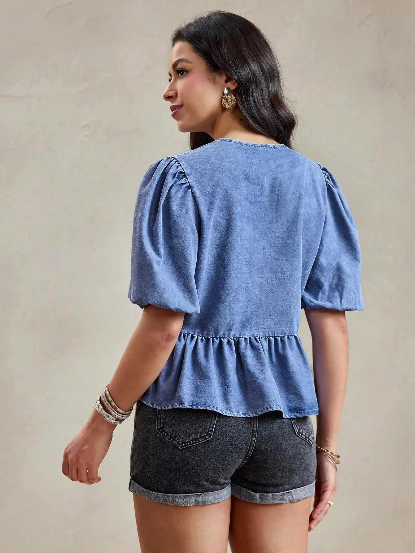 

Джинсовая блузка с пышными рукавами и рюшами, с завязками спереди, женская повседневная блузка с коротким рукавом