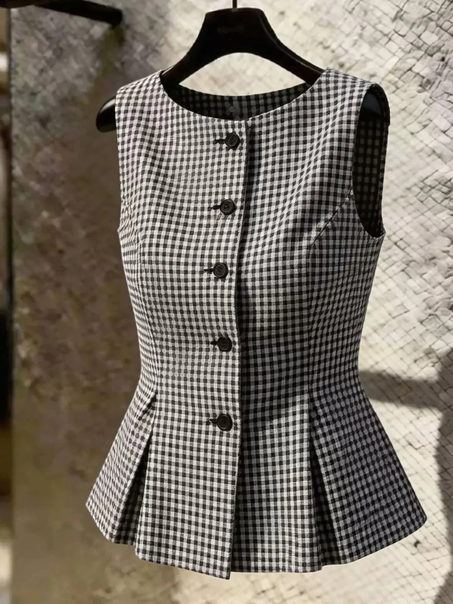Fashionable Young-looking Checkered Sleeveless Vest Women's Summer New Style High-grade Sensation Top Retro Grid Pattern Shirt
