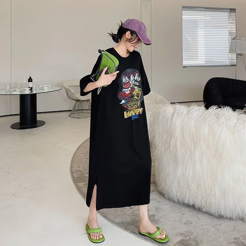 プラスサイズの夏の新しい大きいサイズカジュアルルーズスリットロング Tシャツドレス漫画のプリント半袖膝丈ドレス