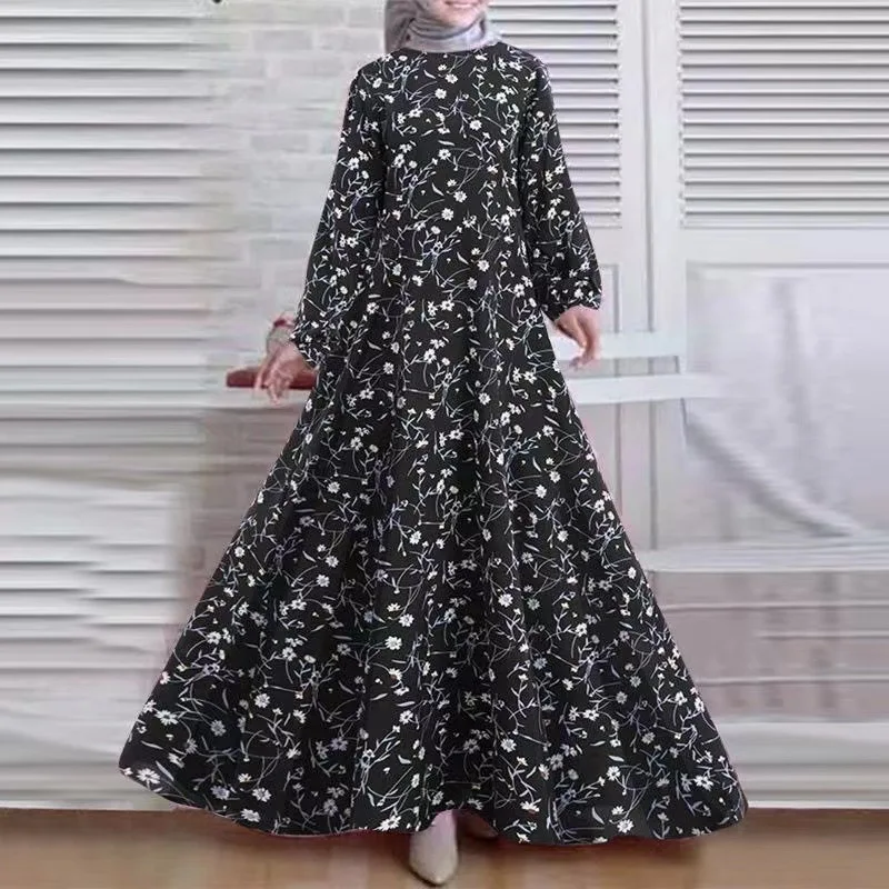 2024 Muslim New Middle East Large Women's Fragmented Flower Robe Retro Dress Long Sleeved Loose Long Skirt  Muslim Dress 5XL