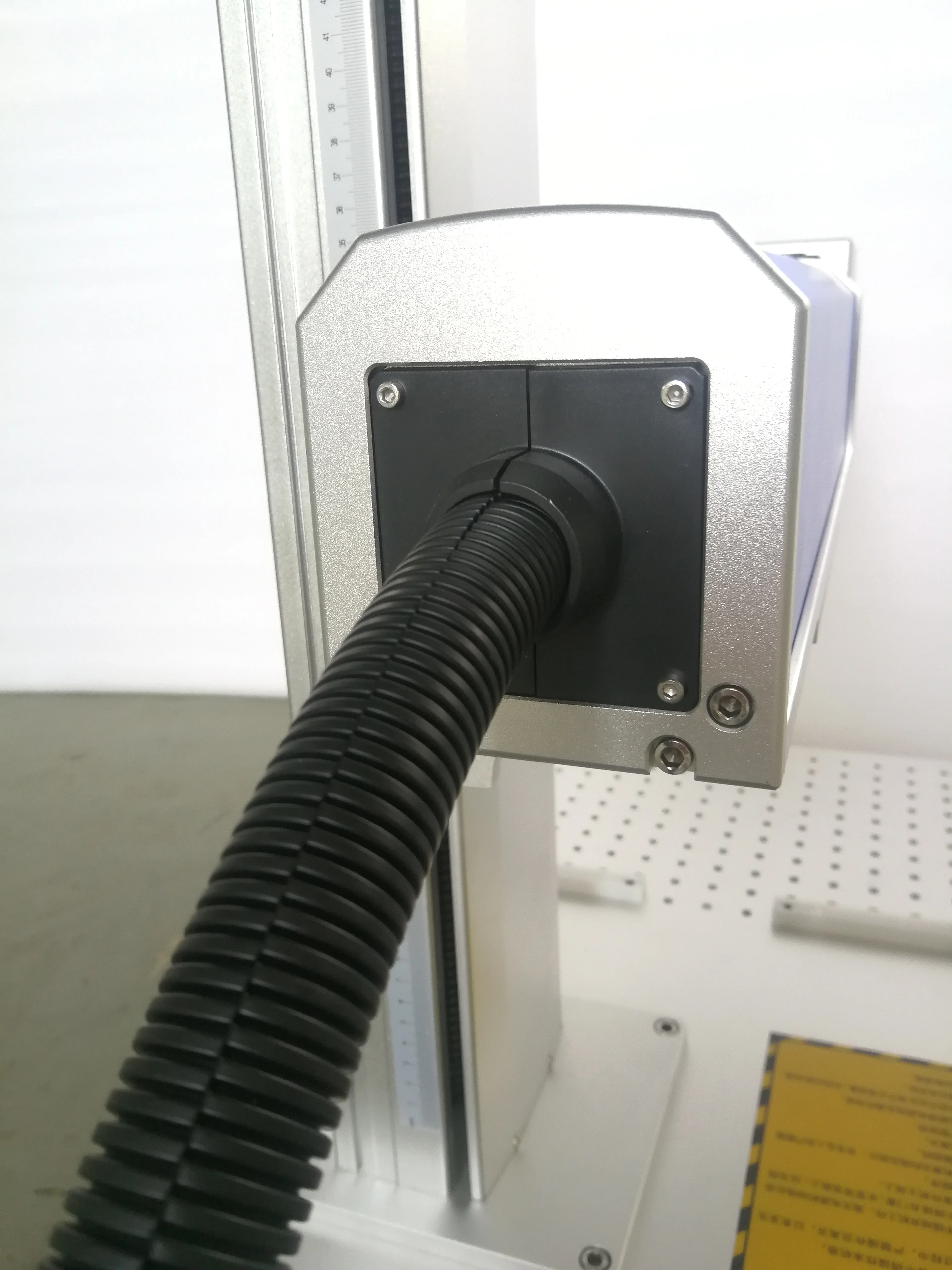 . Portable Integrated Fiber Laser Marking Machine, All in One Design20W 30W 50W Power, with Built-in Computer and Small Chiller