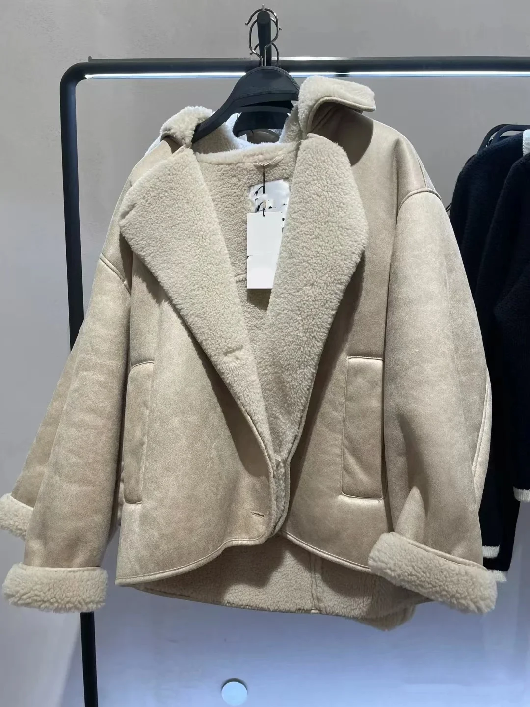 خريف شتاء جديد وصول المرأة على الوجهين فرو الضأن Jaet طوق معطف ألياف البوليستر طويل Sve منتظم صالح لون نقي