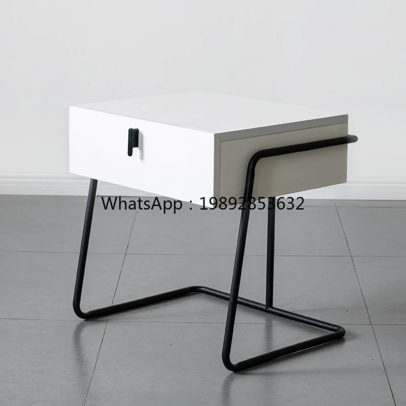 ตู้ข้างเตียงเหล็กสไตล์มินิมอลอิตาลี LYY ตู้เก็บของข้างเตียงแบบโมเดิร์นเรียบง่ายสำหรับห้องนอน