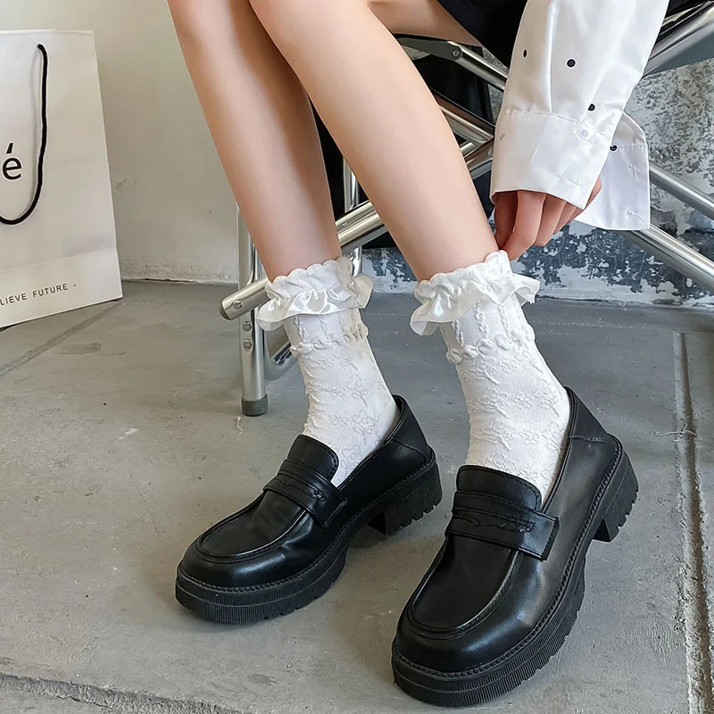 Chaussettes respirantes en dentelle blanche Kave Lolita pour femmes, tube moyen fin, mocassins japonais, chaussettes de princesse, livraison directe, été