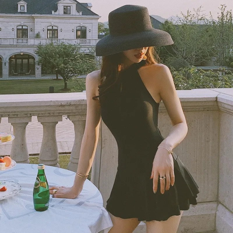 

Элегантный женский слитный купальник-платье с вырезом халтер, оборками по низу и эффектом утяжки живота для летнего пляжного отдыха