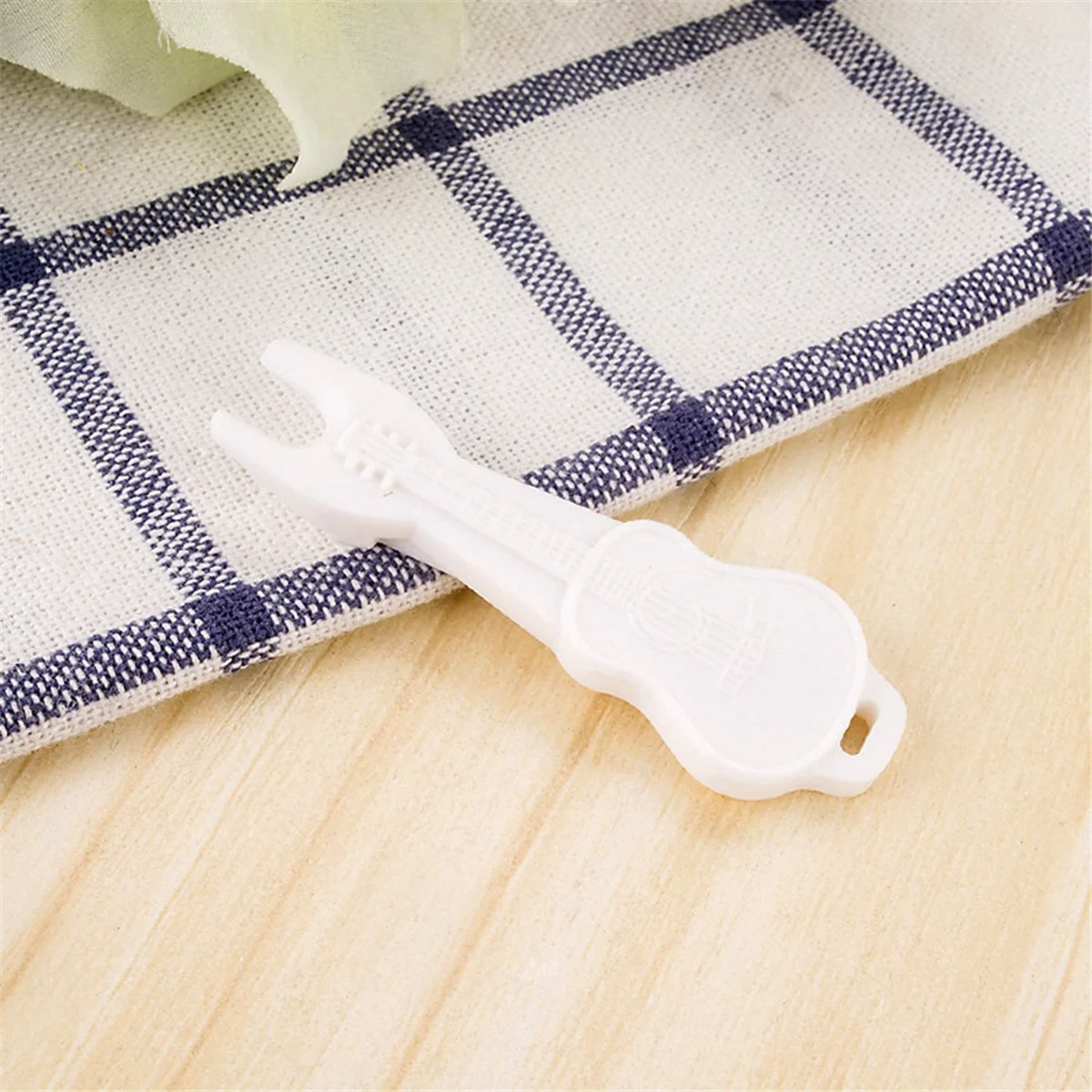 N18R 100pcs Guitar Bridge Pins Puller Folk Guitar String Winder Peg Puller Tool Set Four Colors Randomly Guitar Accessories