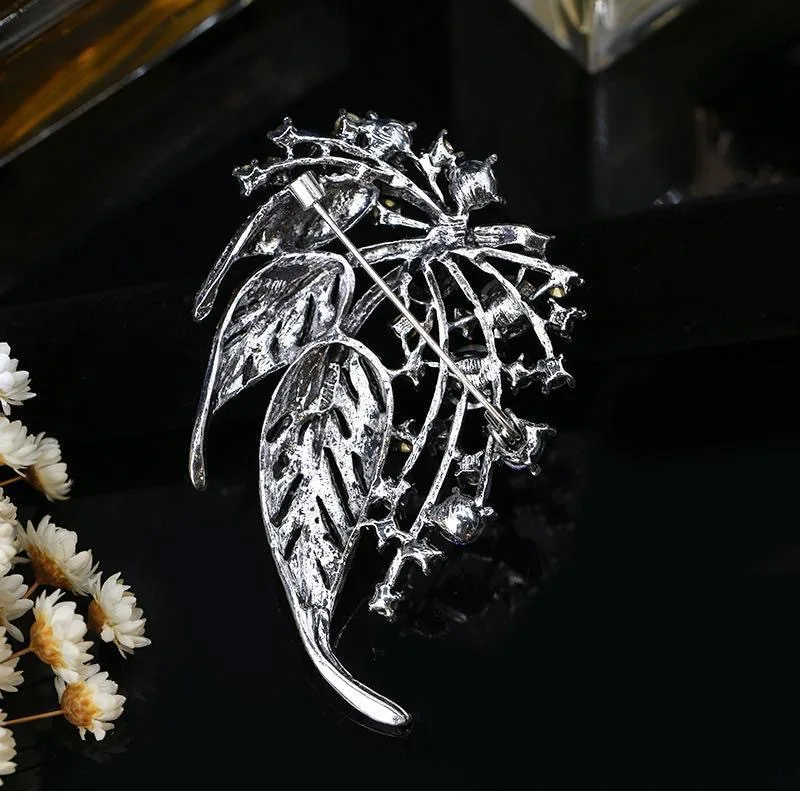 Elegant Temperament Crystal Brooch Pins for Women Leaves Shiny Rhinestone Corsage Fashion Wedding Party Jewelry Best Gift