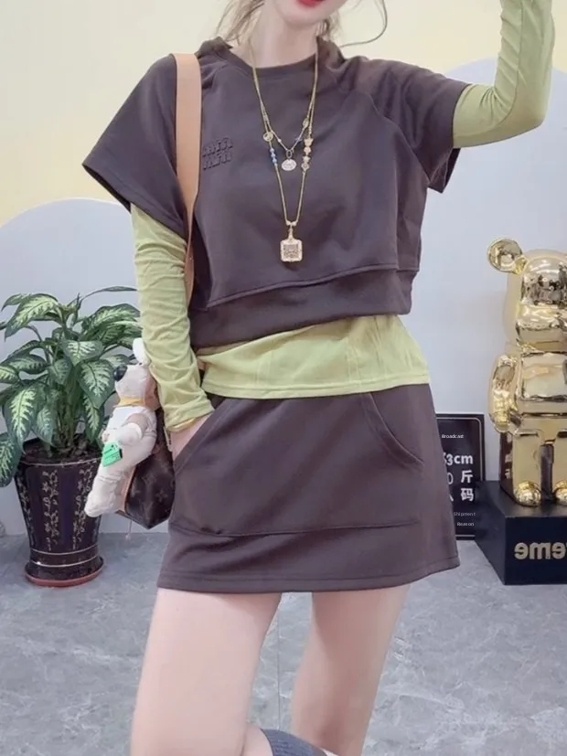 おしゃれなラウンドネック長袖レディーススウェットtシャツミニスカートセット2025年秋カジュアルスポーツウェア3点セット