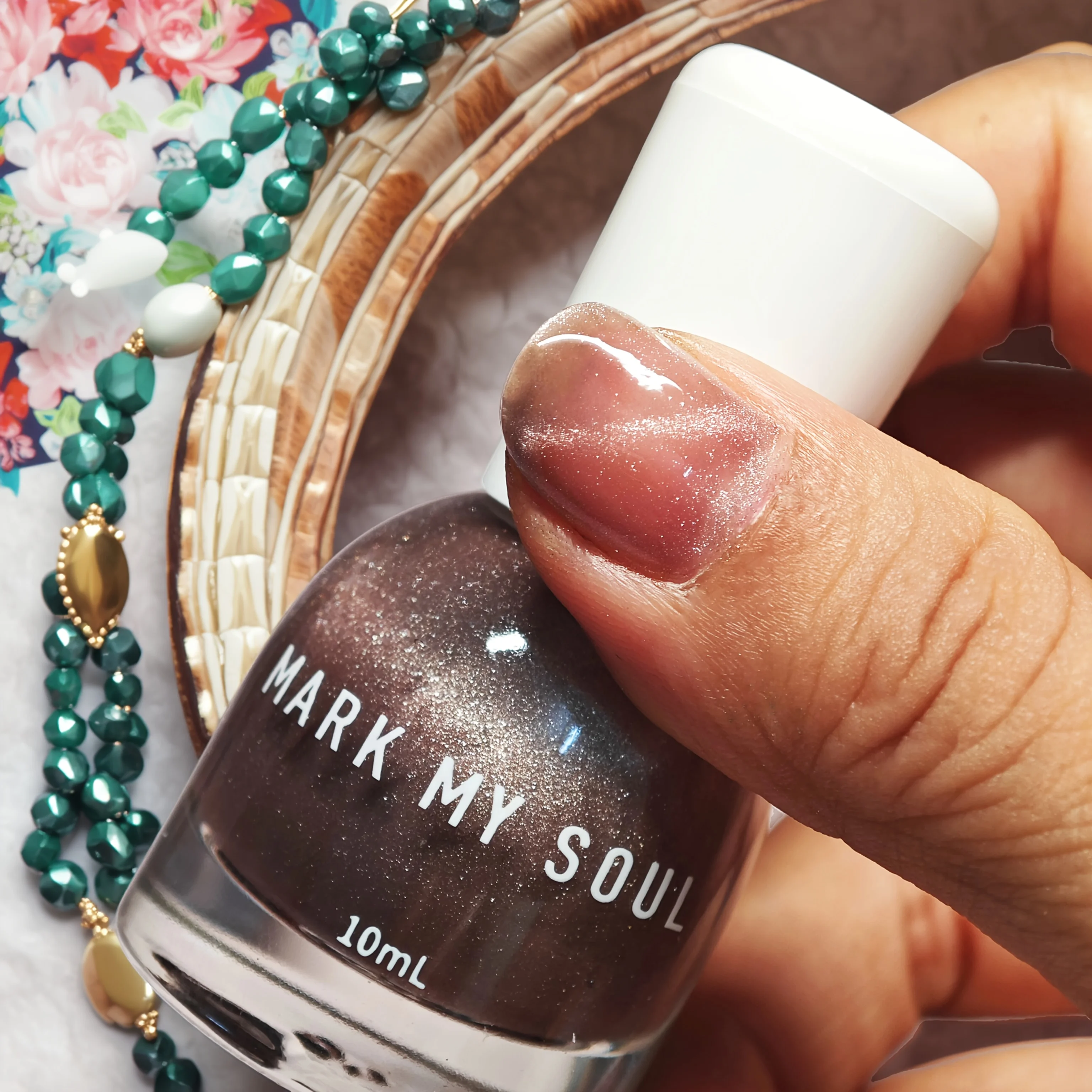 

S134 Taoyao - 10 мл лак для ногтей с эффектом кошачьего глаза, не требующий запекания. Быстро сохнет и долго держится. С загадочным и глубоким основным оттенком.