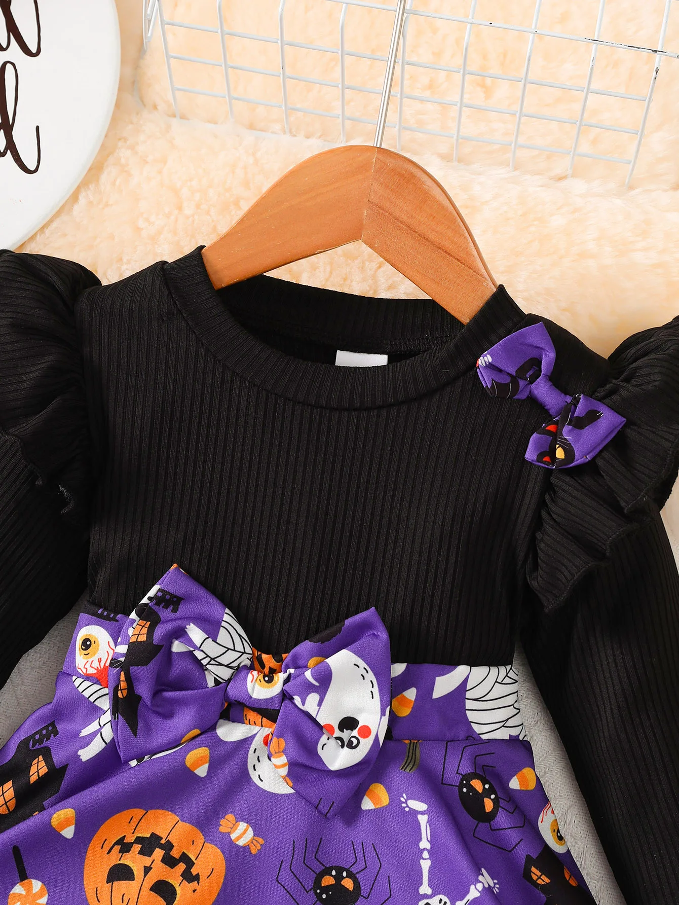 Halloween-Kleid für Mädchen mit Flügelärmeln, kleinem Teufel-Aufdruck und Schleife für 1-4-jährige Mädchen, Halloween-Feiertagskleid – Detail 3