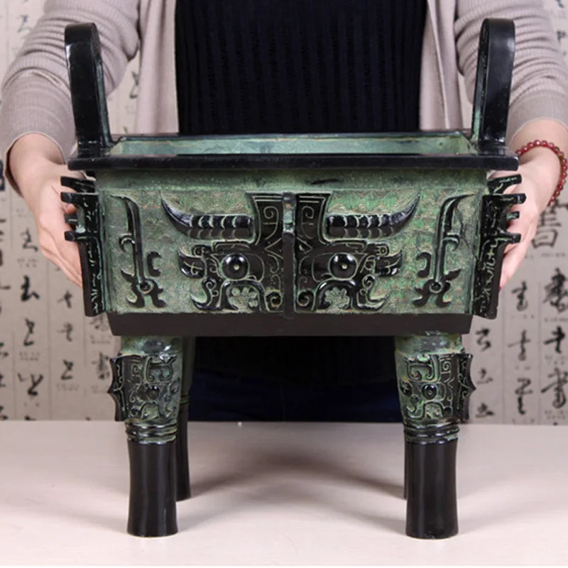 Large tripod ornament, imitation bronze alloy antique-style office opening gift