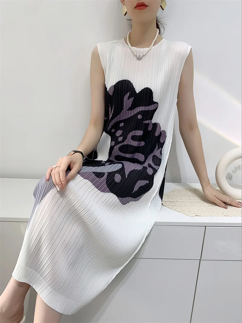 Abito con stampa plissettata Miyake 2025 Primavera ed estate Abiti eleganti senza maniche con temperamento a fiori grandi di media lunghezza