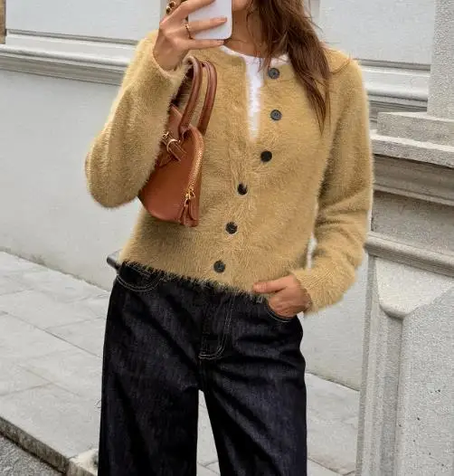 

2025 Autumn and Winter Leisure Vacation Long Sleeved Button Round Neck Sweater Women's Clothing