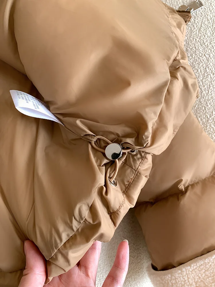 Jaket Musim Dingin PU Splicing Untuk Wanita Bulu Domba Imitasi Hangat Tebal Berkerudung Mantel Fashion High Street Bulu Angsa Putih