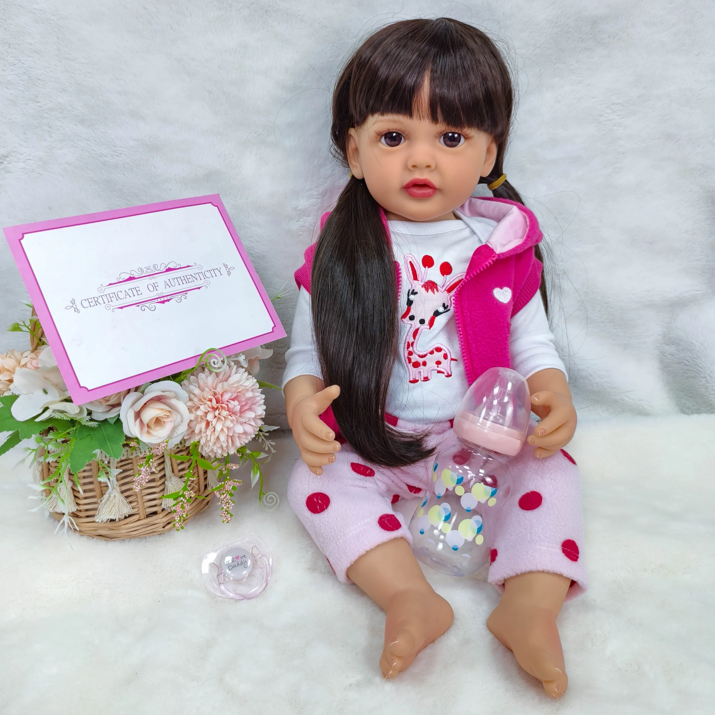 Muñeca Reborn Girl de 22 pulgadas, material de vinilo, pelo largo y liso negro, conjunto de ropa rosa, ojos exquisitos, poseible, caja de regalo