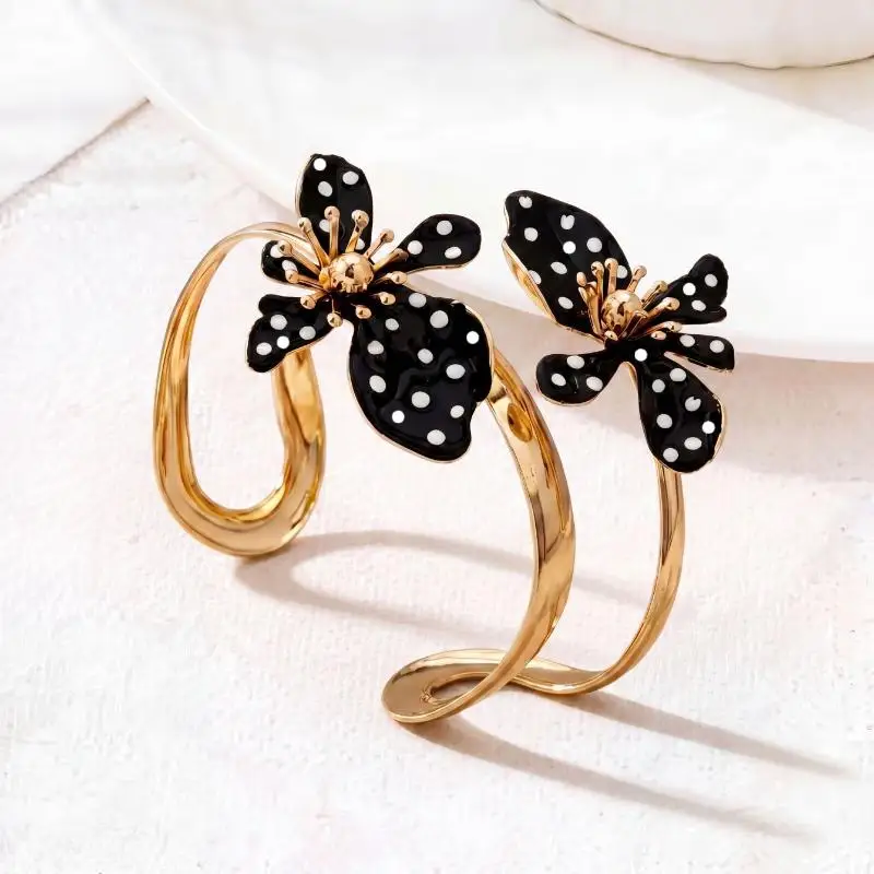Gold Plated Skin-Friendly Cuff Bangle Black White Polka Dot Enamel Flower for Graduation Ceremony Wear