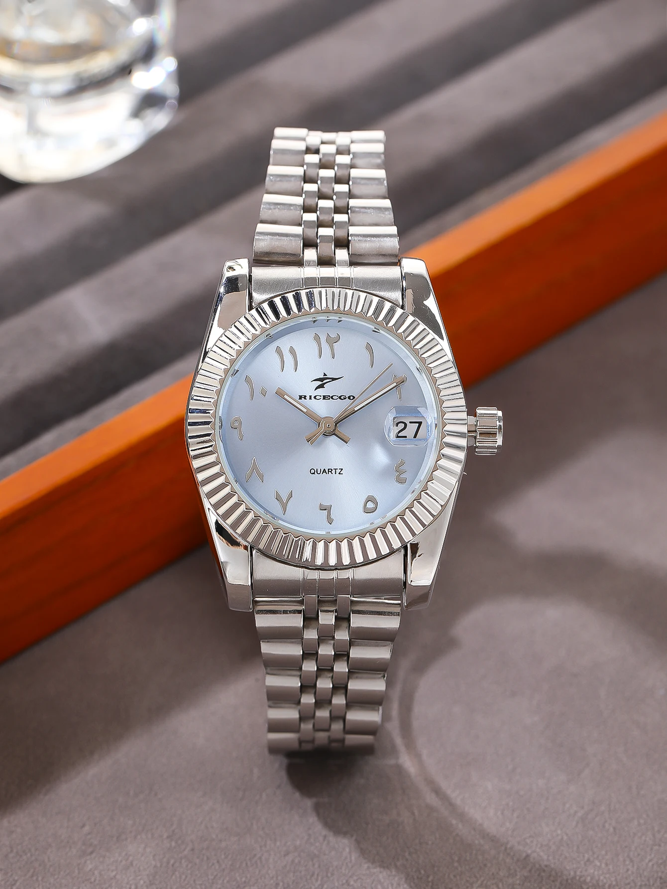 Women\'s Fashion Round Wristwatches Luxury Female Special Dial Plate Bracelet Clock Quartz Watches for Birthday Holiday Gift