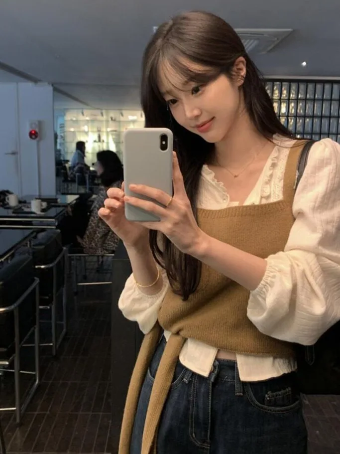 Retro Side Tie Waist Short Knitted Vest Women's Autumn Winter Layering Slim Fit Sleeveless Sweater Versatile Inner Wear