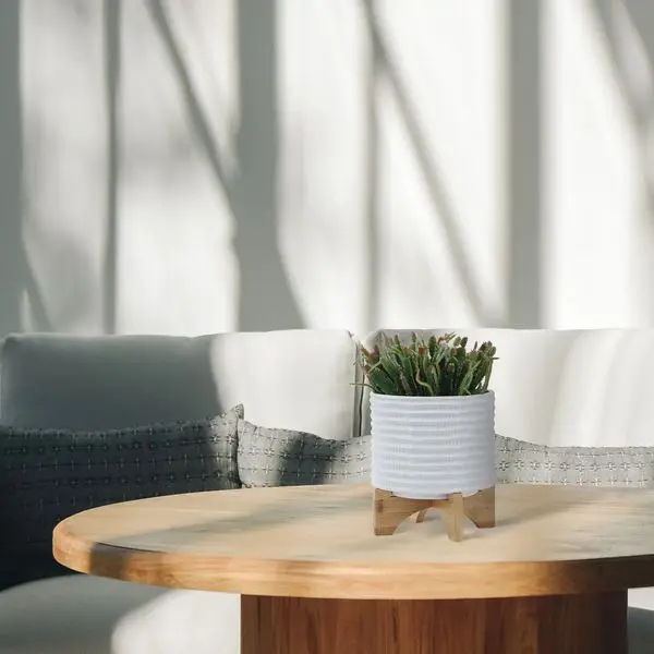 

8' TEXTURED PLANTER W/ STAND, WHITE