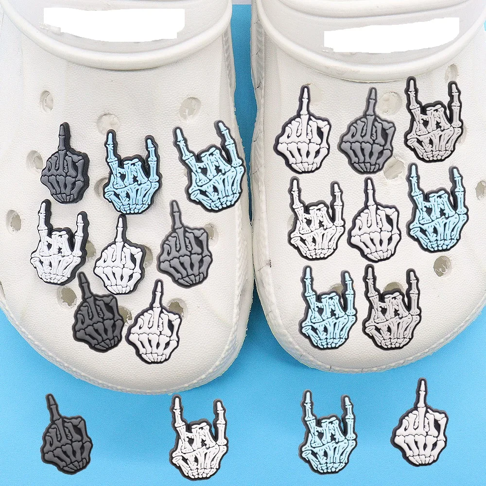 PVC Horrible Skeleton Skull Hand Shoe Acessórios, DIY Shoe Buckle Decoração, Sapatos Encantos, Halloween Party Gift para Kid, Mix 50Pcs