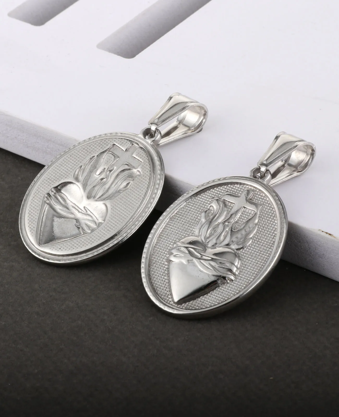 Diyalo 3 ألوان تميمة القلب المقدس ميدالية الفولاذ المقاوم للصدأ ميدالية قلادة عقد دي اي واي مجوهرات الدينية هدايا تذكار