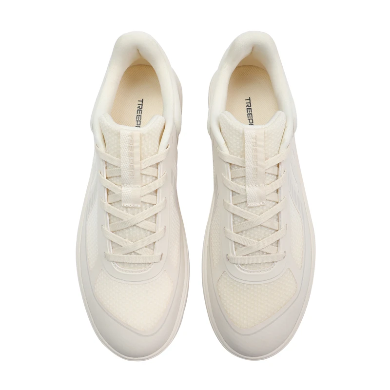 

comfortableA mid top basketball sports shoe with a three-dimensional sole and anti slip rubber design, ready for you to