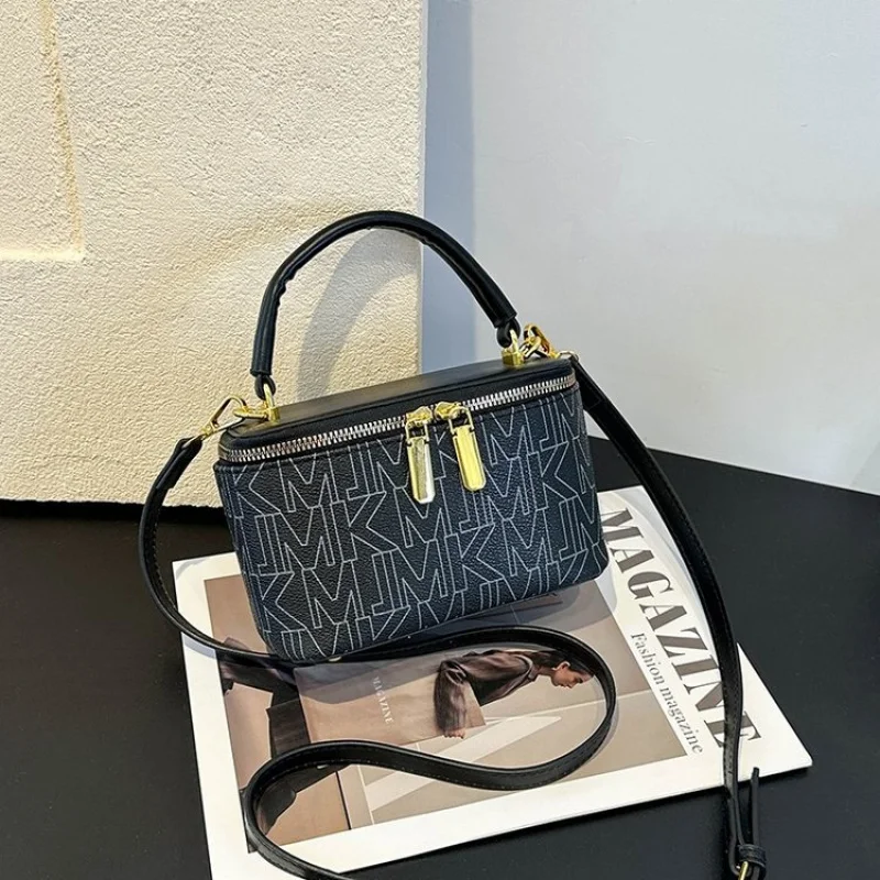 

Fashionable Ladies Hand Bags Made Of Premium Leather Featuring Popular Classic Elegant And Vintage Design​
