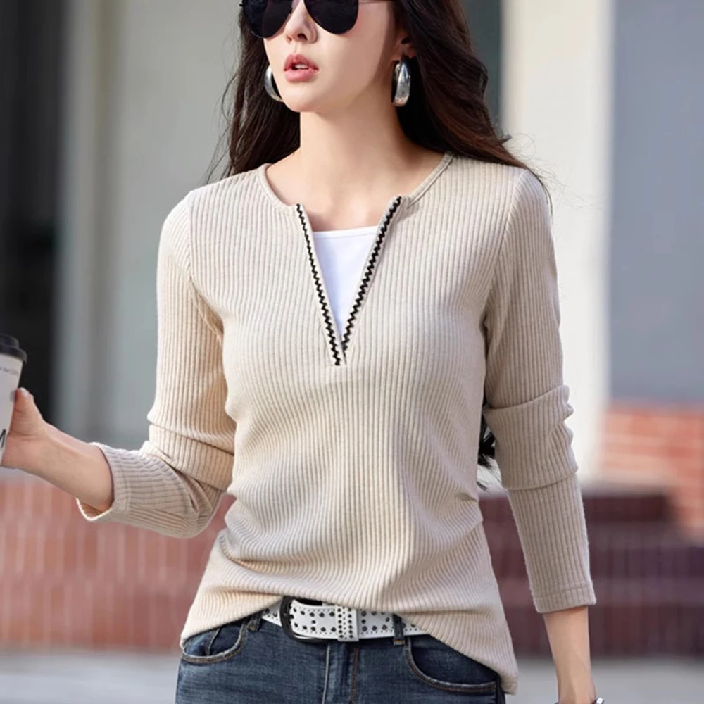 Grey fake two piece long sleeved T-shirt for women\'s autumn new high-quality fashion light luxury V-neck zipper casual top