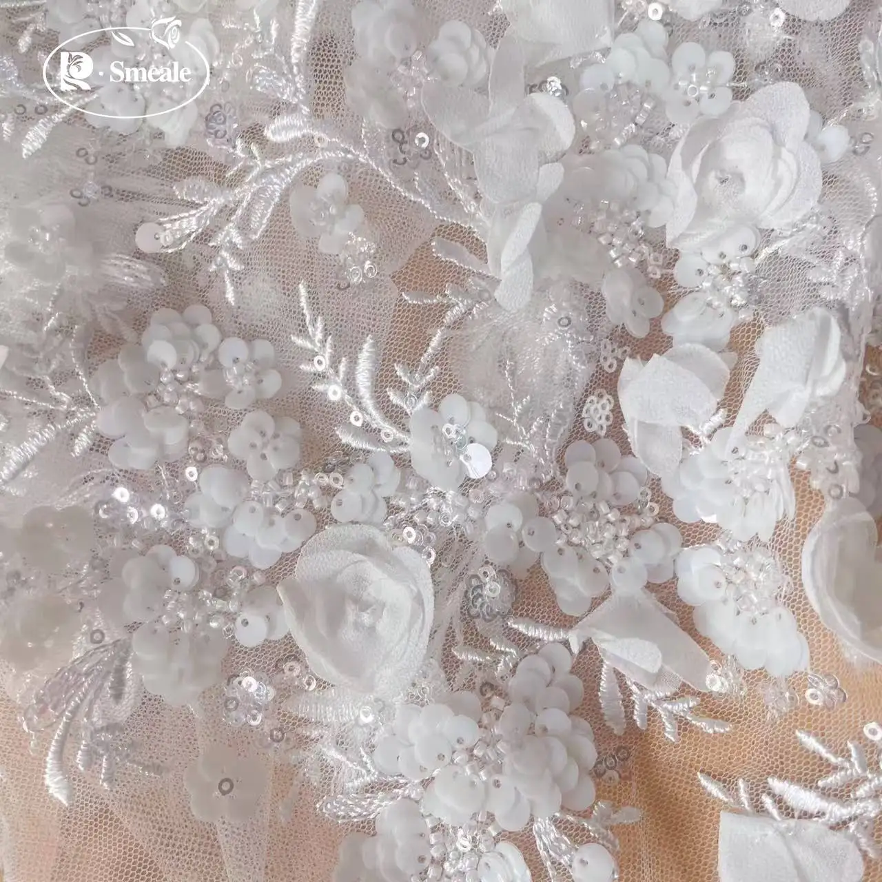Weißer 3D-Chiffon-Blumen-Perlen-Pailletten-Stickerei-Spitzenstoff. Hochzeitskleid aus glänzendem Brautstoff RS250481 – Detail 5