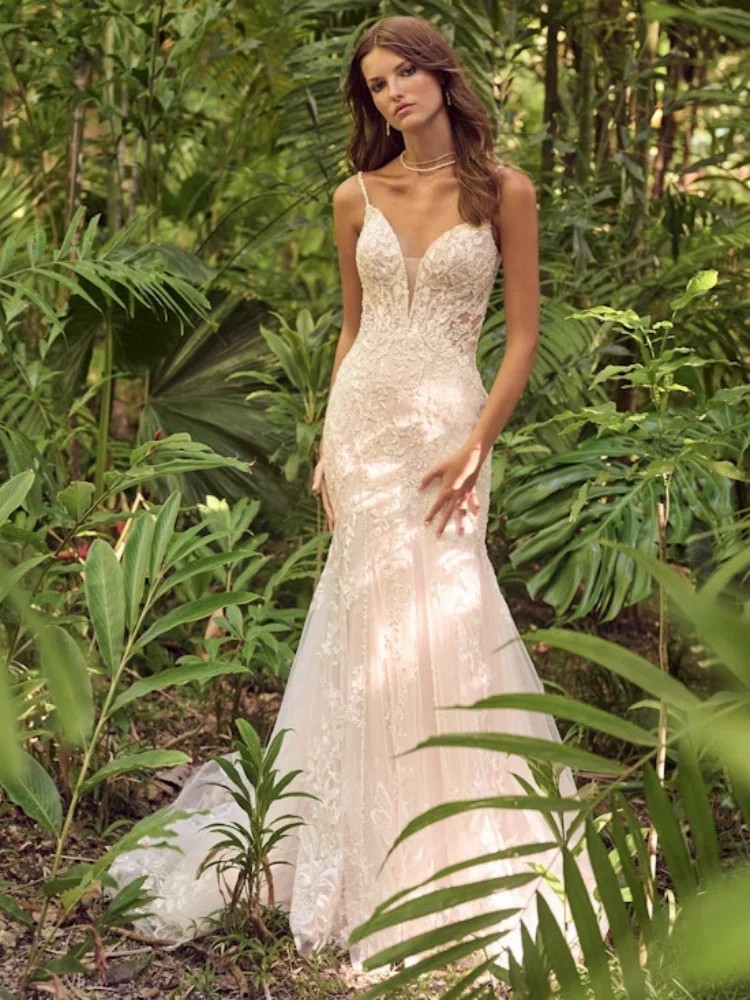 

Customized 2025 Fishtail Style Wedding Dress White Lace Dress With Thin Shoulder Straps Deep V-Neck Backless Elegant Beauty