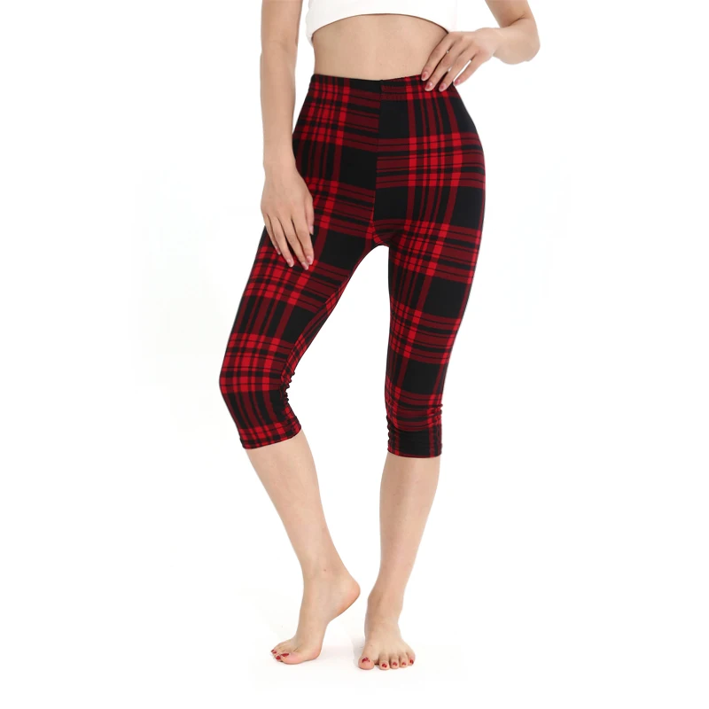 K477 Fashionable Black and Red Plaid Three-quarter Leggings, Mid-calf Pants for Casual Vacation Wear