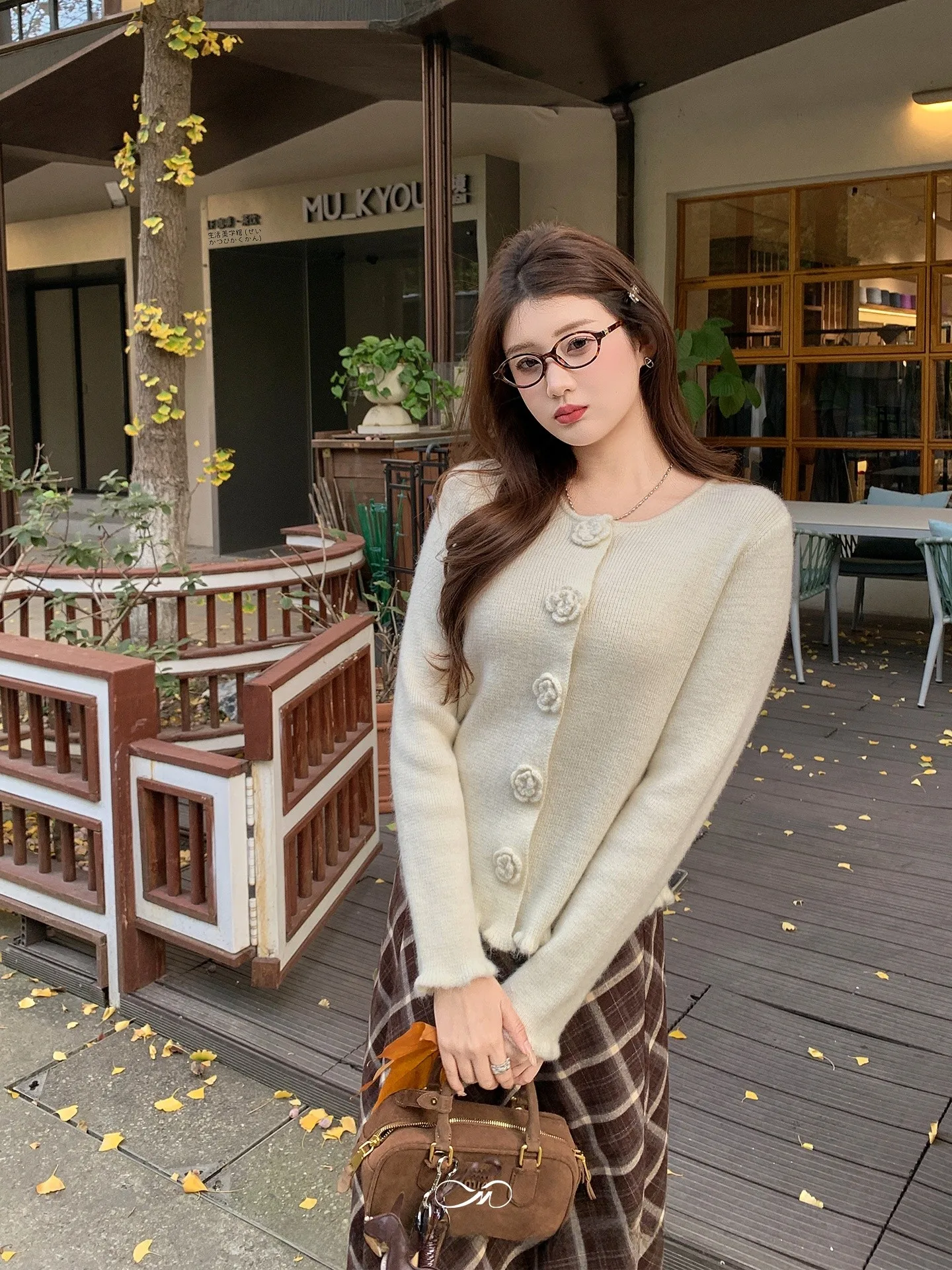 

Heavy-Work Knitted Rose Sweater for plus Size Women Loose Long Sleeve V-Neck Casual Style Winter Warm Polyester Blend Top