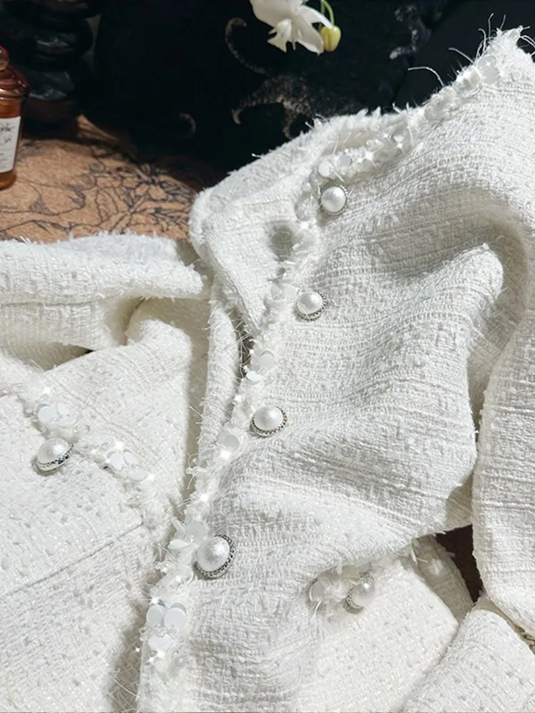Ladies Elegant Fashion Pearl Single Breasted O Neck Long Sleeve Solid Color Short Jacket Spring Autumn Women Casual Outerwear