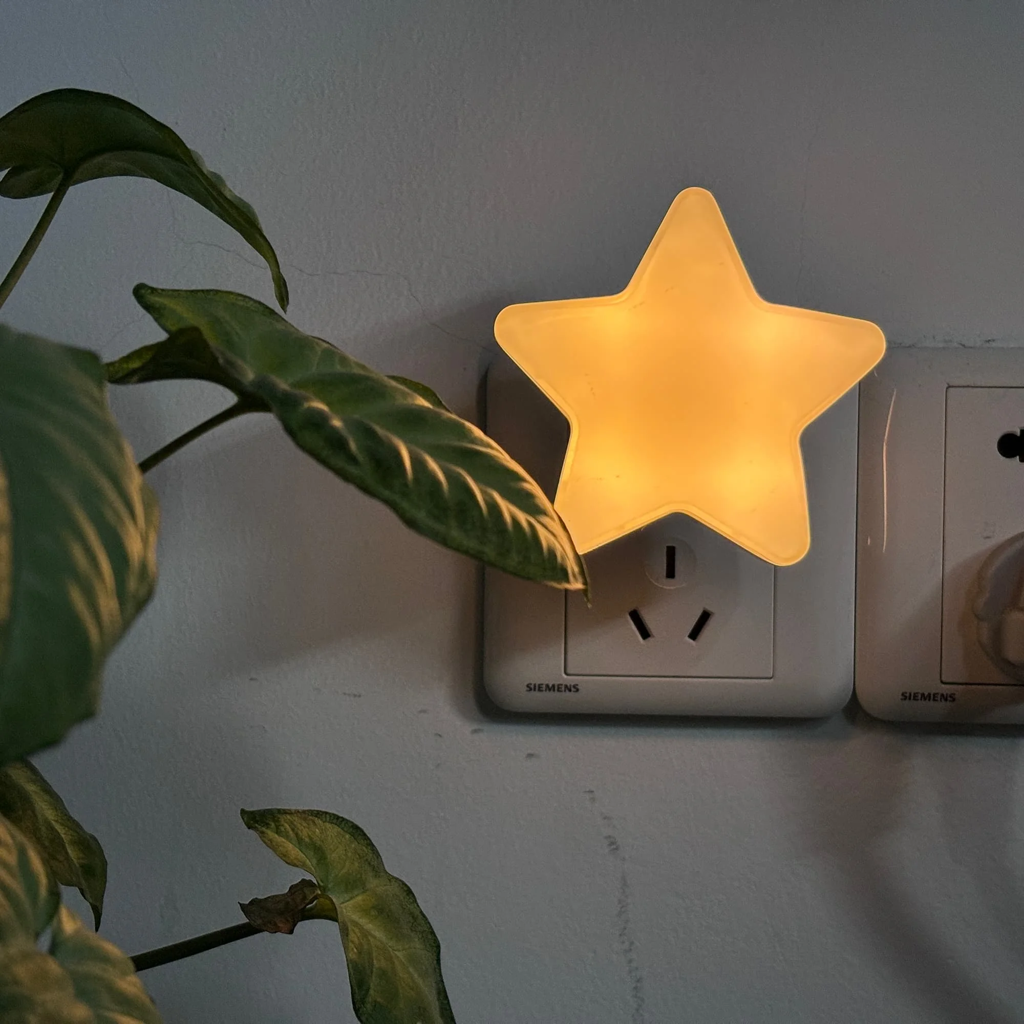 Veilleuses en forme d'étoile capteur de lumière LED veilleuses brancher marche/arrêt automatique pour enfants chambre escalier couloir tête de lit lampes de nuit