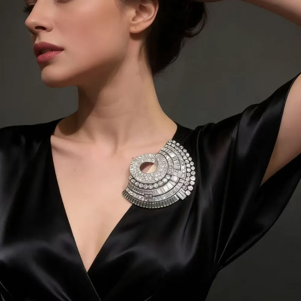 Luxury Full Rhinestone Fan Brooches for Women Elegant Crystal Lapel Pin Evening Dress Neckline Anti-slip Decoration Jewelry Gift