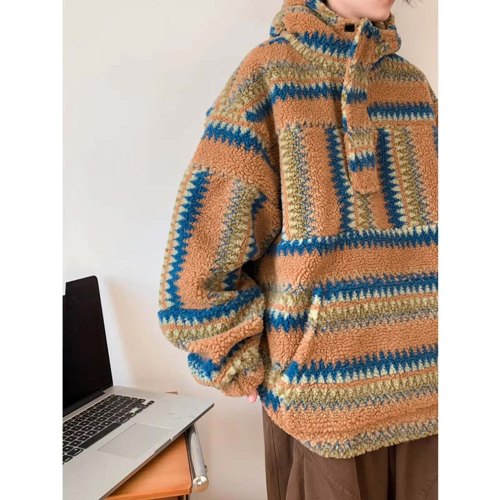 Color Blocked Lambhair Hooded Sweatshirt Loose and Personalized Casual Fleece Long Sleeved Hooded Jacket