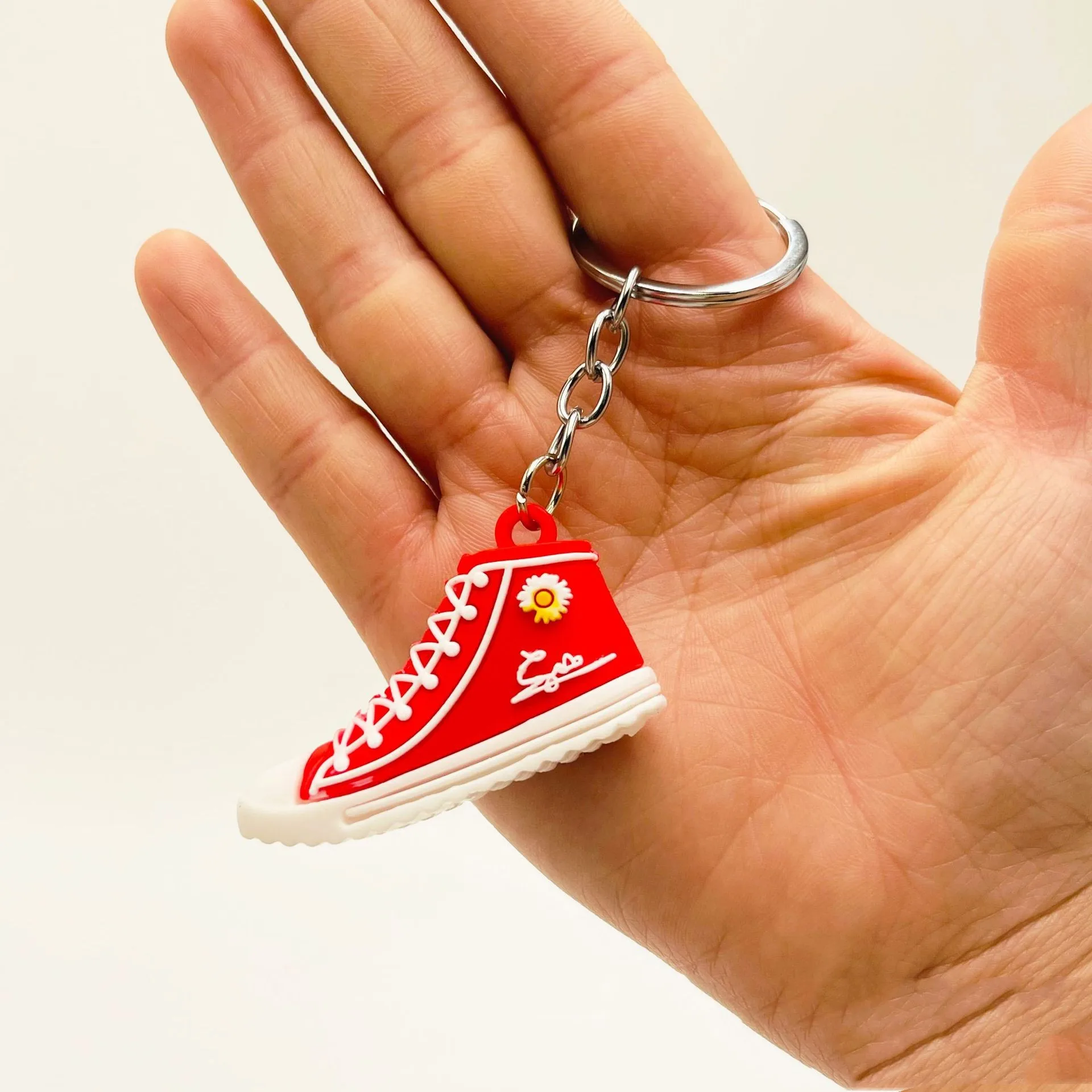 Small fresh simulation small chrysanthemum shoes Keychain bag pendant Colorful sneakers car Keychain Accessories ornaments