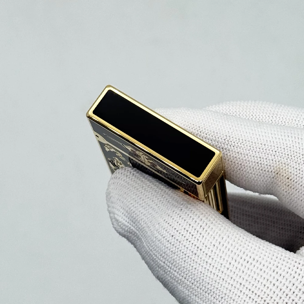 

Газовая зажигалка металлическая черная с двумя львами, держащими красную корону, аксессуары для сигар, инструменты для курения сигарет, в комплекте адаптер для насадки.