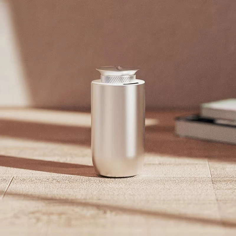 Low Noise Portable Usb Mini Car Aromatic Essential Oil Diffuser Rechargeable Air Freshener Diffuser