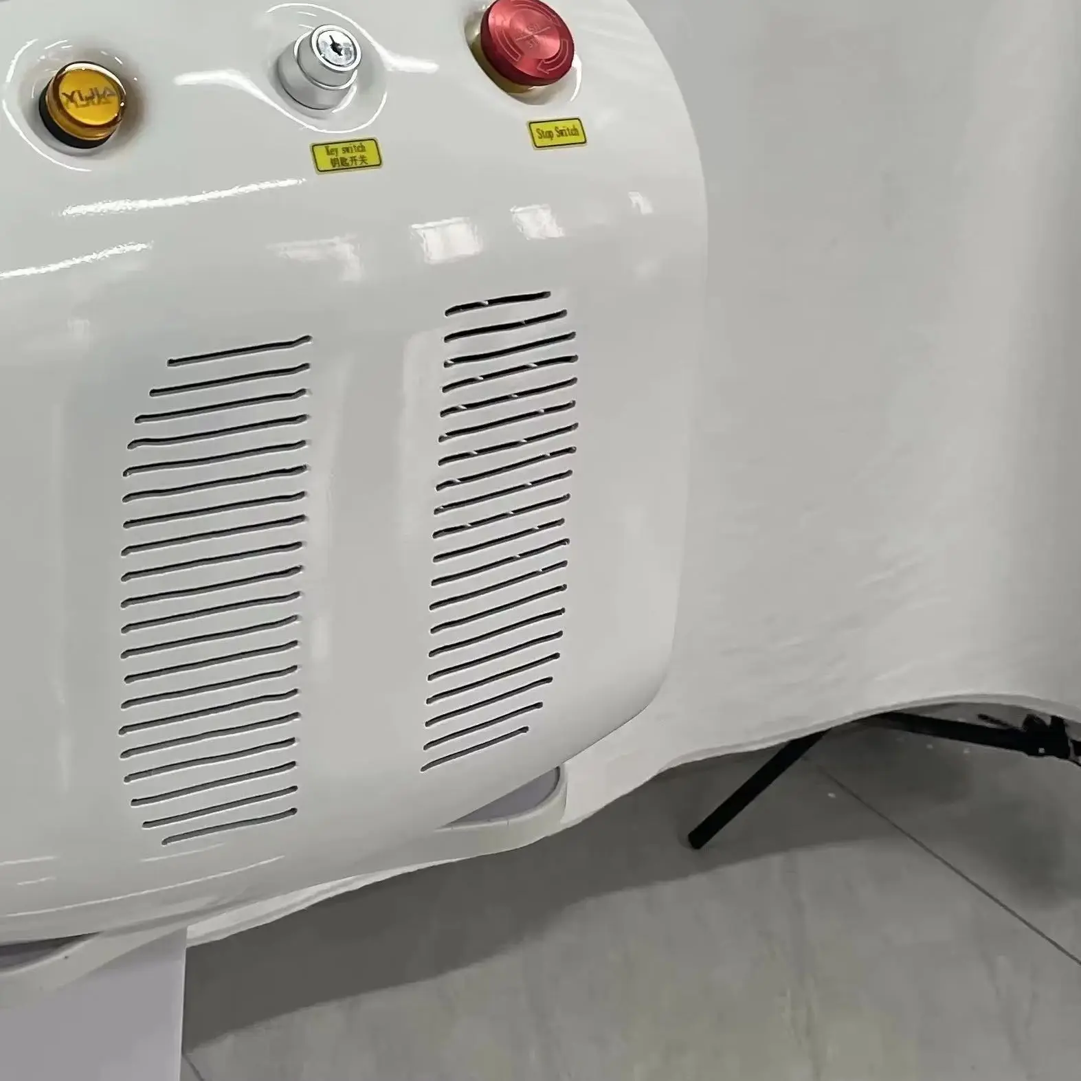 

Professional Diode Ice Titanium Laser Hair Removal Machine Portable 808 755 1064 Alexandrite Device 3 Waveleng Permanent Removal