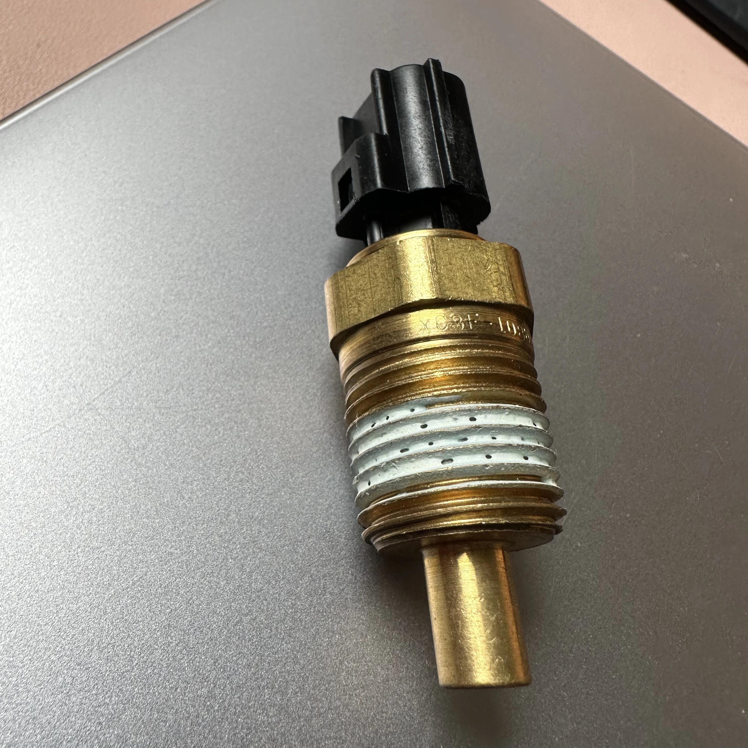 Оригинальный XC3F10884AA XC3Z10884AA XC3F-10884-AA TS650 для FORD XC3Z-10884-AA F650 F750 датчик температуры охлаждающей жидкости Оригинальный XC3F10884AA XC3Z10884AA XC3F-10884-AA TS650 для FORD XC3Z-10884-AA F650 F750 датчик температуры охлаждающей жидкости