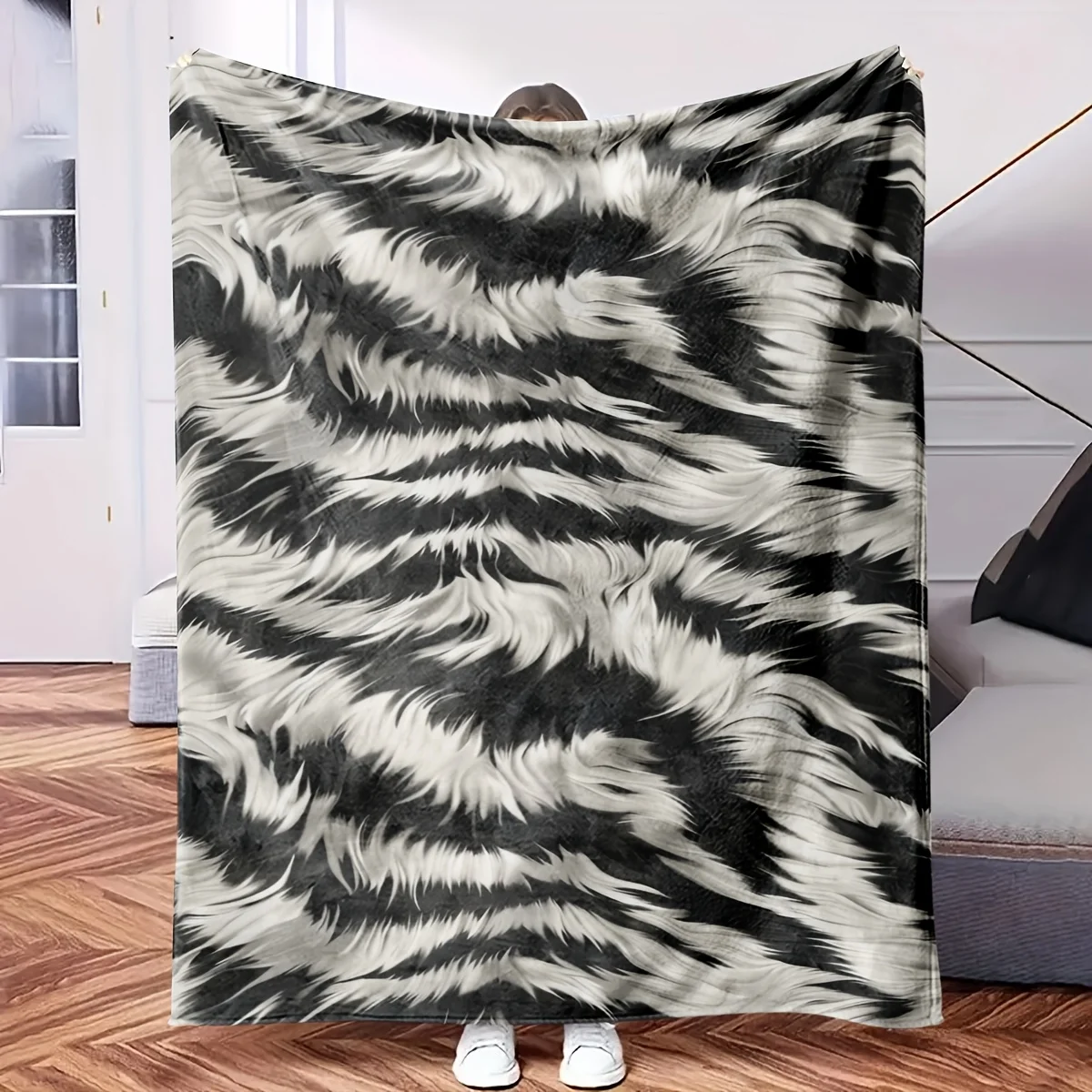Luxury Zebra Print Fluffy Throw Blanket Faux Fur Sherpa Cozy Throw for Sofa Couch Bed Decor Black White 150x230cm