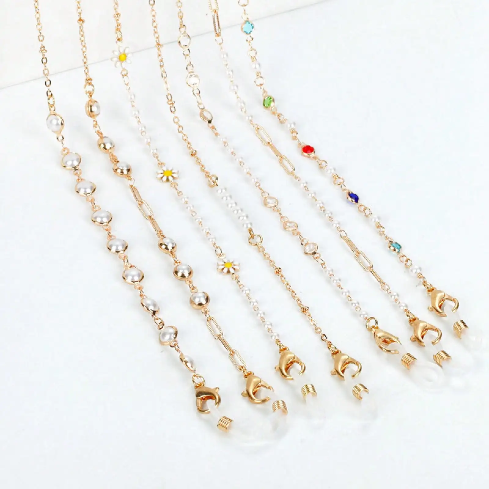 

Fashionable Hanging Chain Eyeglass Accessory, Exquisite Daisy Pearl Oil-Drip Rhinestone Mask And Eyeglass Chain