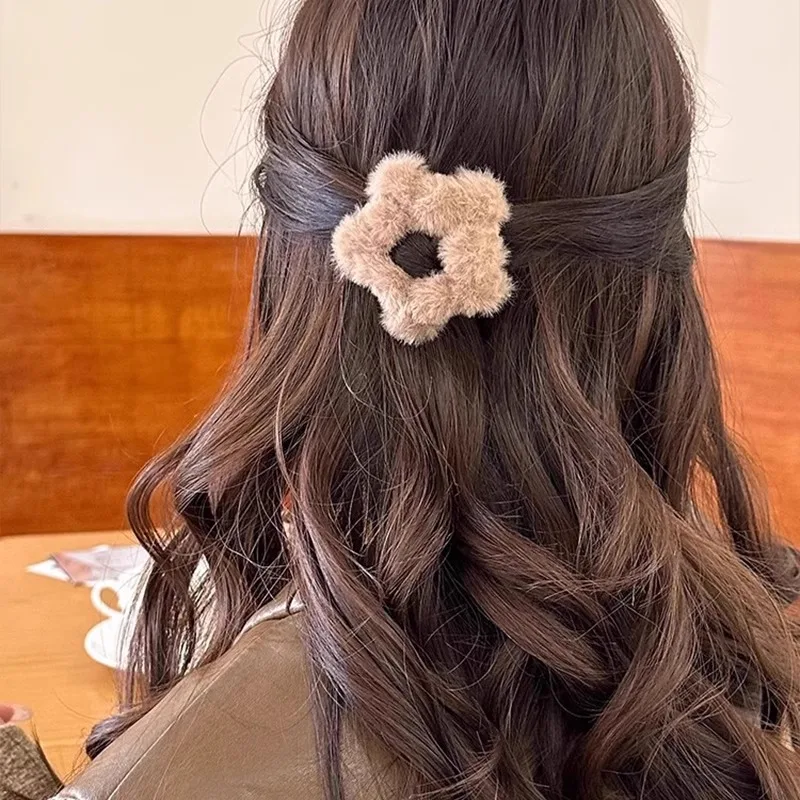 4 قطعة دبابيس شعر على شكل نجمة خماسية من القطيفة للخريف والشتاء مشبك جانبي BB دبوس شعر لطيف وناعم وحليبي للفتيات الجميلات المجوفة